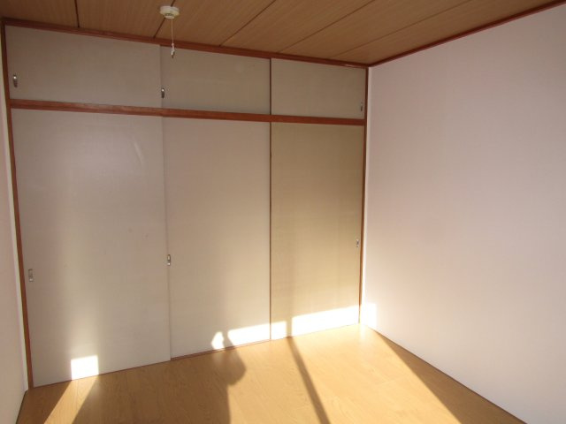 綾ノ内パナハイツの洋室