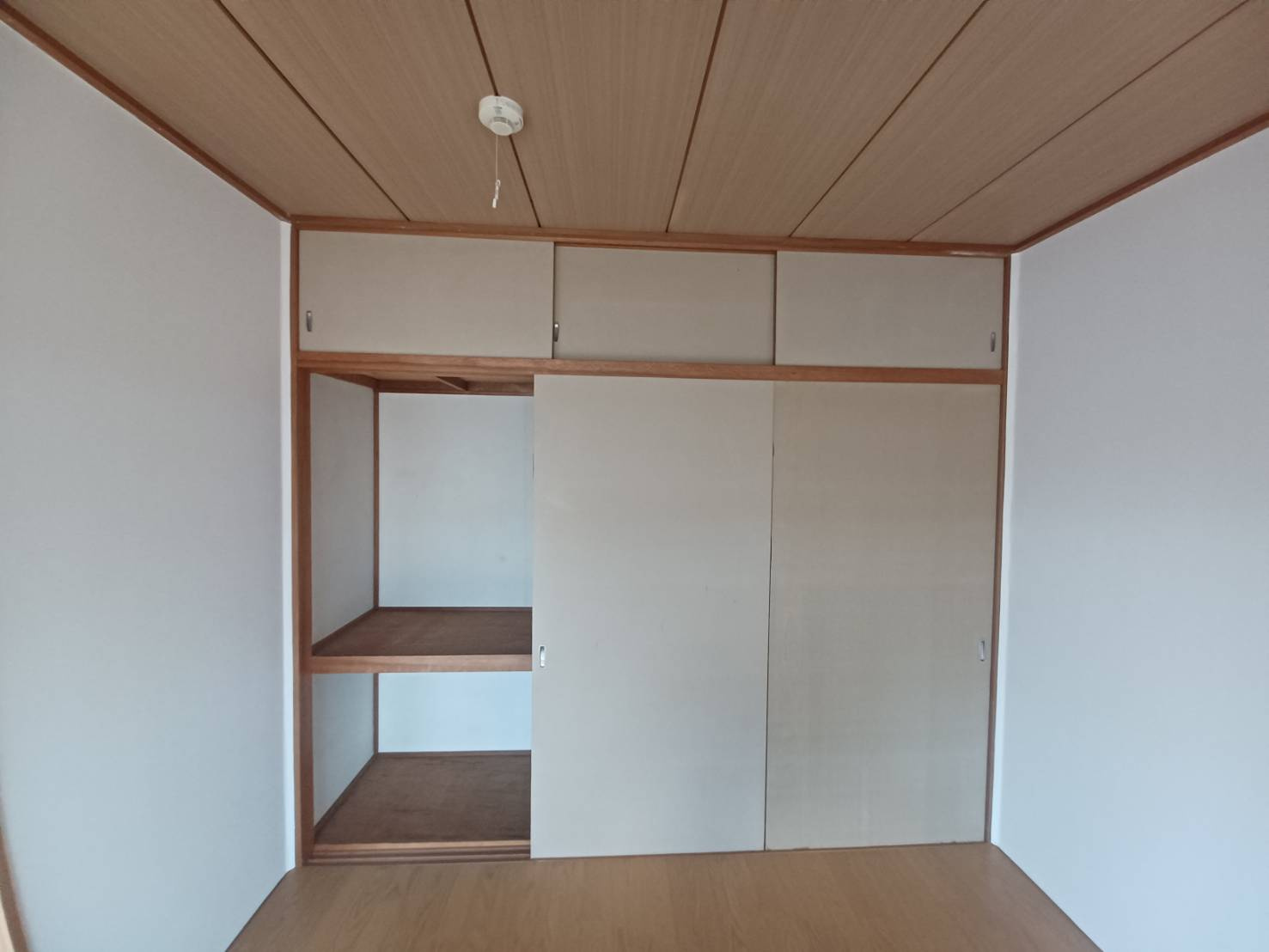 綾ノ内パナハイツの洋室