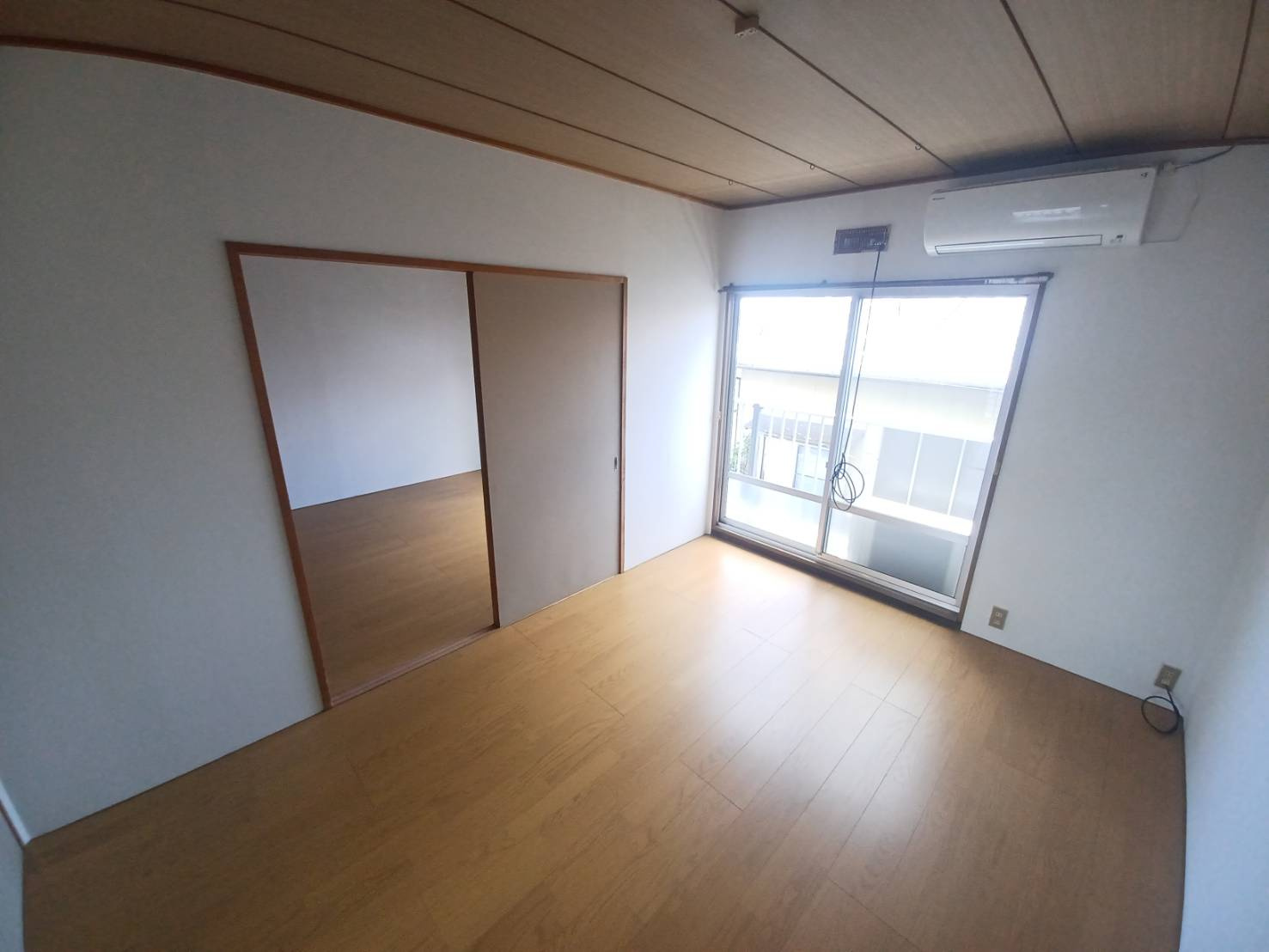 綾ノ内パナハイツの洋室