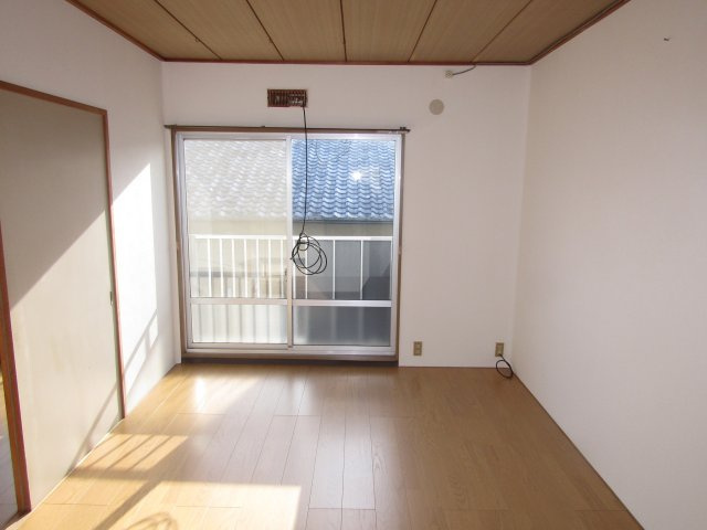 綾ノ内パナハイツの洋室