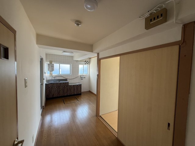 伸和マンションの居間・リビング|こちらの居間で趣味の時間をお楽しみください