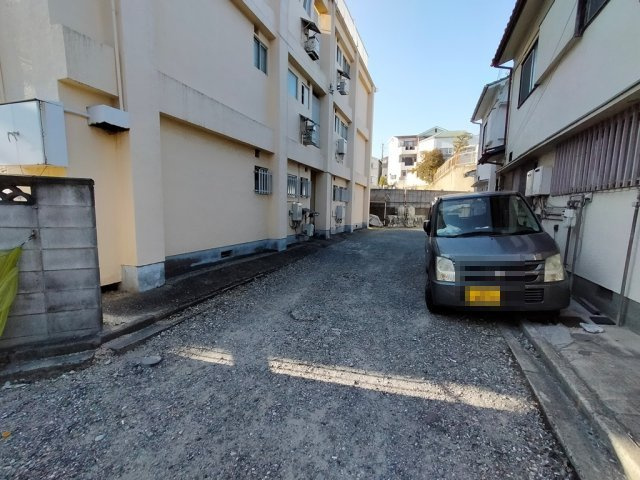 伸和マンションの駐車場|カースペースがあります