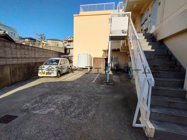伸和マンションの駐車場|駐車スペースもあります