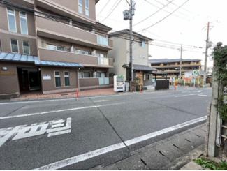 【前面道路含む現地写真】