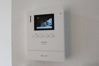 【居間・リビング】 | 幸コーポ | こちらのリビングで趣味の時間をお楽しみください