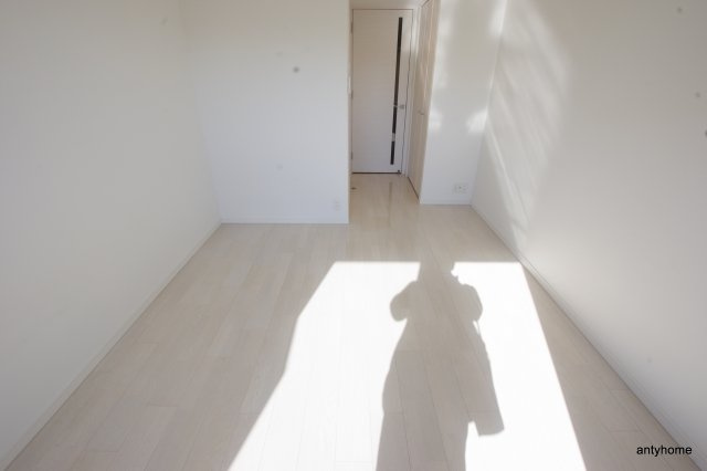 オーキッドレジデンス新大阪　仲介手数料無料の居間・リビング