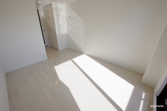 オーキッドレジデンス新大阪　仲介手数料無料の居間・リビング