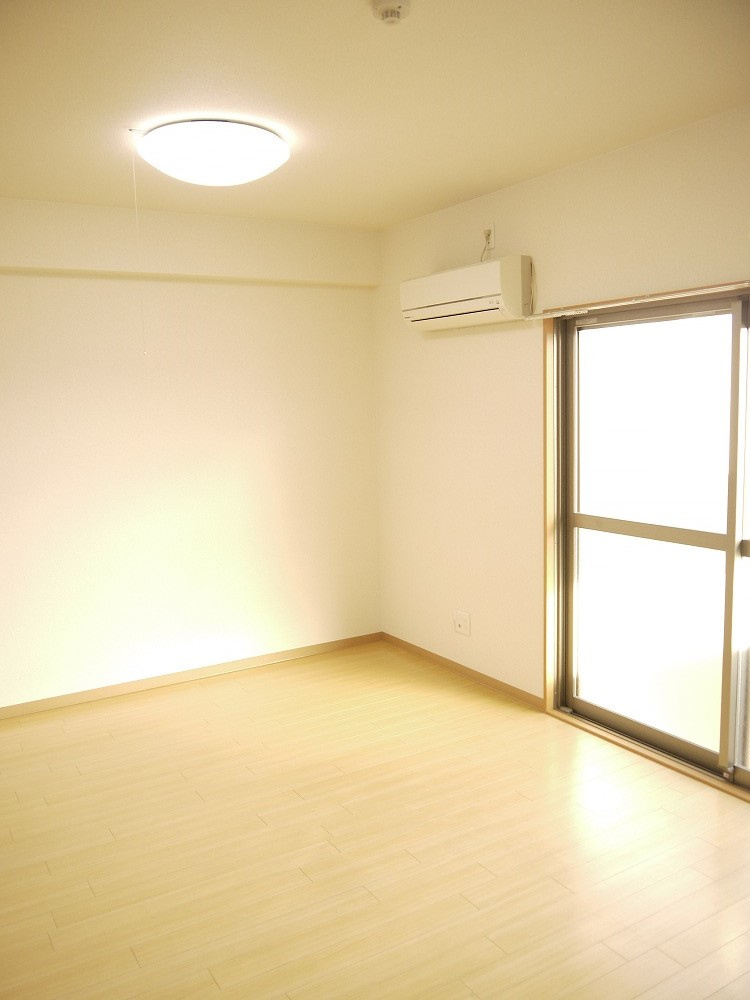 塔世西裏ＭＳビルの洋室