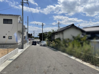 【前面道路含む現地写真】