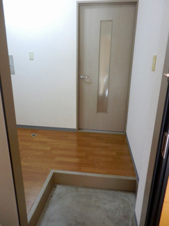 【玄関】 | ウインズ壱番館 | 玄関を開けてもお部屋の中が見えないのが良いですね