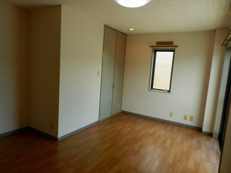 【洋室】 | ウインズ壱番館 | 角部屋で窓が2つありますよ！