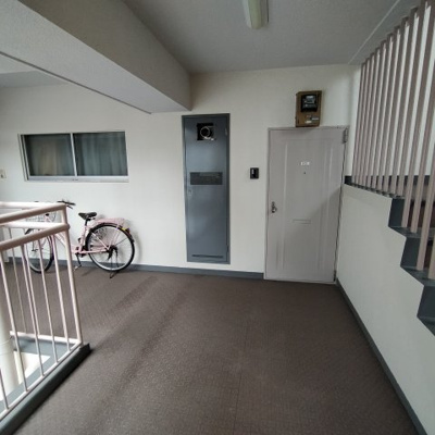 【その他共用部分】 | グラントピア野江 | 玄関前通路です。