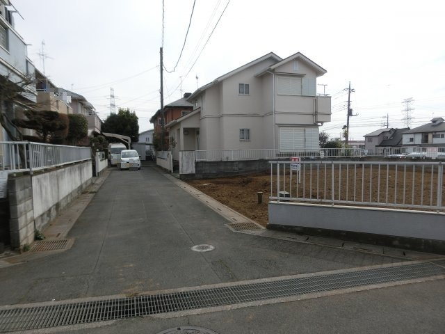 鴻巣市宮前の売地の前面道路含む現地写真|北東道路　北側から東側に向かって撮影