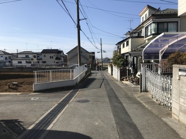 鴻巣市宮前の売地の前面道路含む現地写真|北西道路　北側から西側に向かって撮影