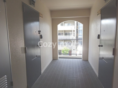 【その他共用部分】 | 有馬パレス江坂 | 共有廊下です