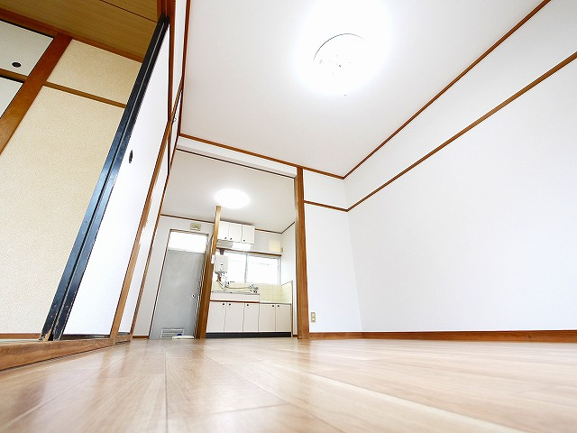 泉屋荘の居間・リビング|使いやすい居間です