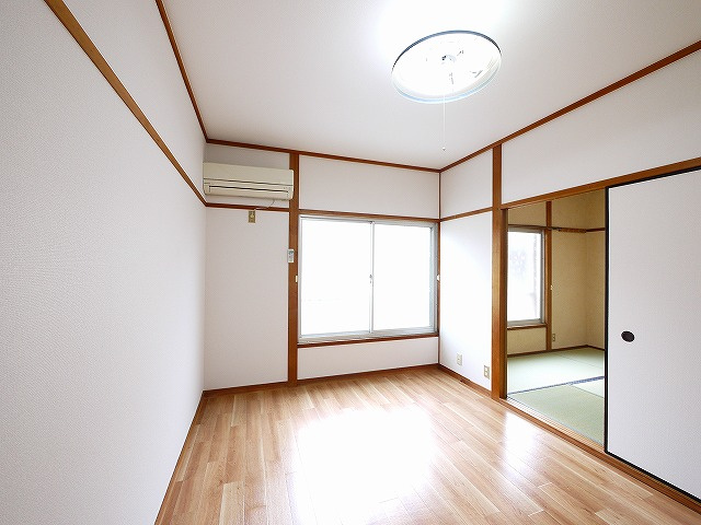 泉屋荘の洋室|ゆったりした洋室です