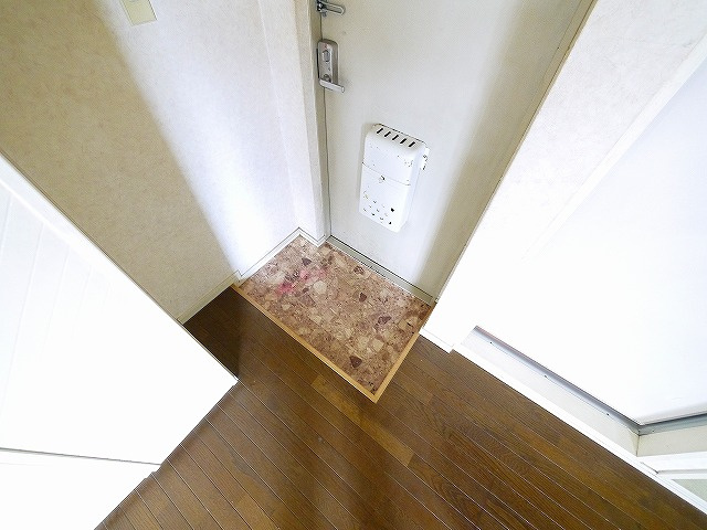 ニューハイツ三島の玄関|収納もある玄関です