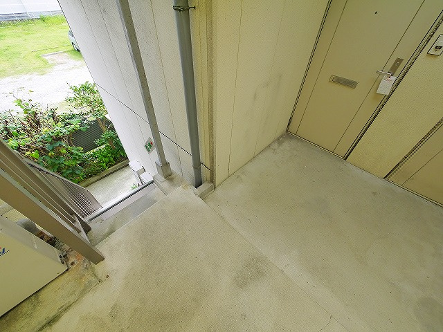 ニューハイツ三島のエントランス|毎日通るエントランスはこのようになっています