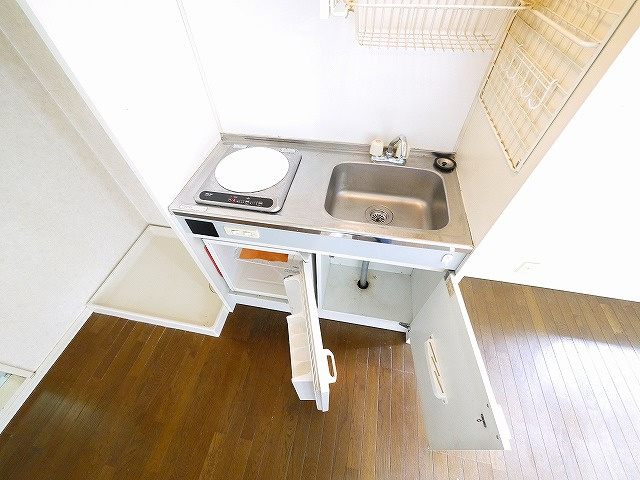 ニューハイツ三島のキッチン|コンパクトなキッチンで掃除もラクラク