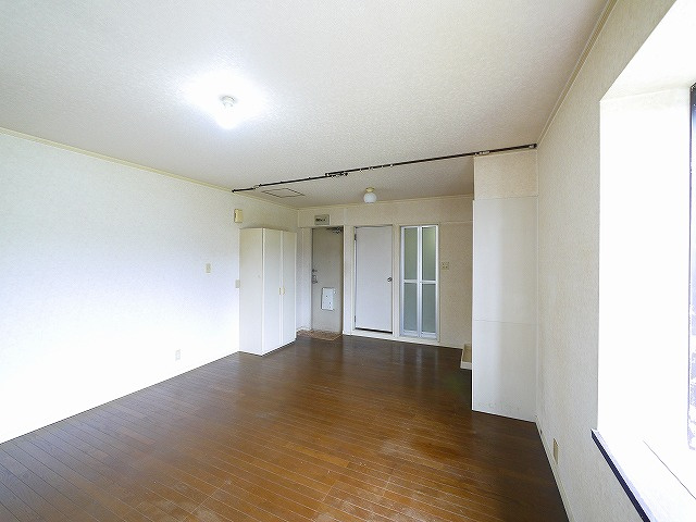 ニューハイツ三島の寝室|広くて明るい寝室