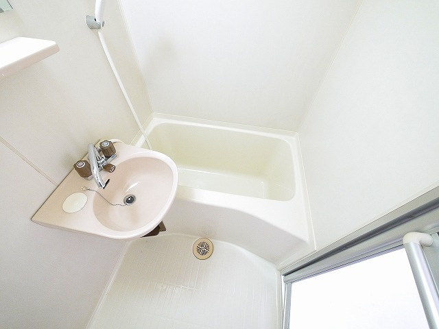 ニューハイツ三島の浴室|落ち着いた空間のお風呂です