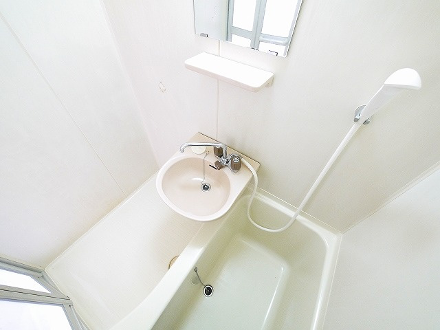 ニューハイツ三島の洗面所|ゆったりとスペースのある洗面