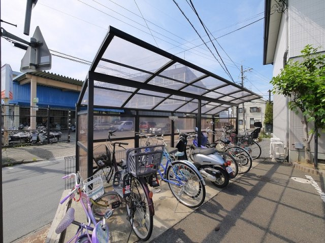 セントポーリアAのその他共用部分|ゆったりとした駐輪スペース。