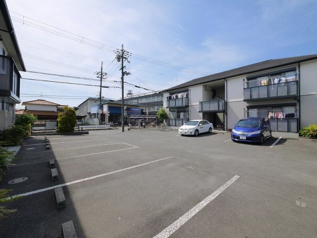 セントポーリアAの駐車場|車をお持ちの方に嬉しい駐車場付きの物件です