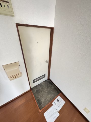 ハイツ１７の玄関