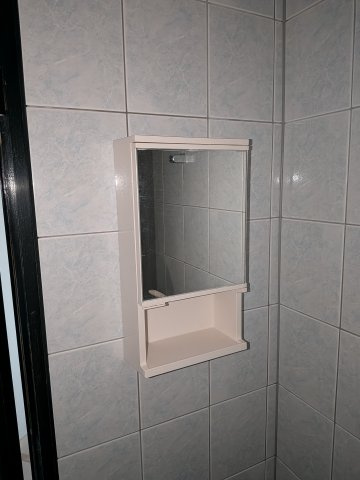 【洗面所】 | シンエイ第８東船橋マンション | 鏡もついてきれいな洗面台です