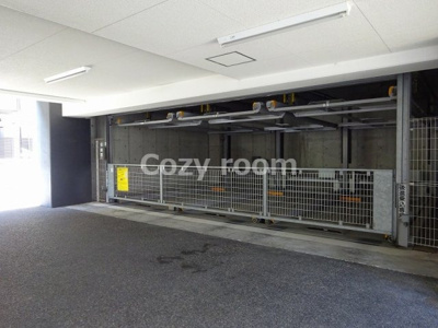 【駐車場】 | ライブガーデン江坂 | マンションには駐車場があります