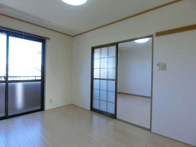 エスポワール米原A棟の洋室