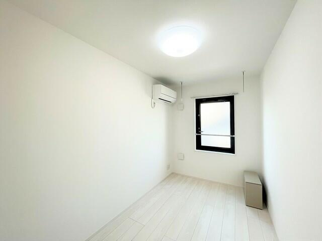 コンフォール新小岩 の洋室