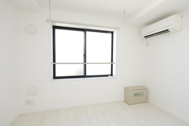 コンフォール新小岩の洋室