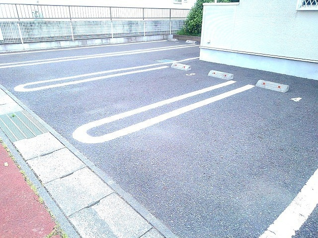 ホワイトオーク東の駐車場|駐車場です