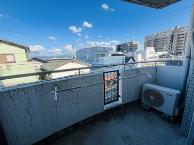 池田ビルのバルコニー|外からの目が気にならないバルコニーで洗濯物が干せます