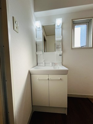 池田ビルの独立洗面台|独立洗面台、朝の身支度には欠かせません
