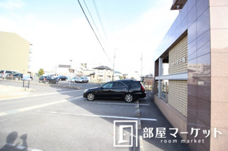 【駐車場】