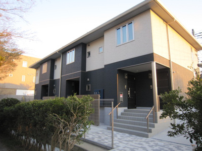 【外観】 | オリーブハウス【SHM】 | 積水ハウス施工の賃貸住宅シャーメゾン♪ブルーライン・グリーンライン「センター南」駅より徒歩9分！スーパーやドラッグストアが近くて便利な住環境です☆