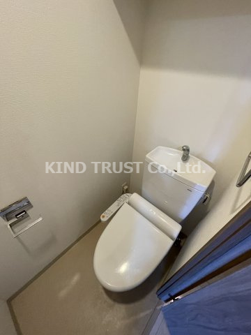 レジデンス南森町のトイレ|落ち着いた色調のトイレです