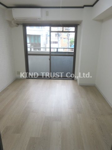 メゾンコウエイの居間・リビング