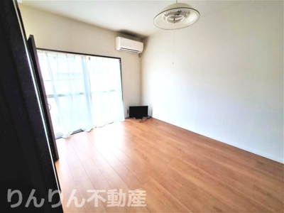 【居間・リビング】 | コーポ岡本 | ゆったりとしたリビングです