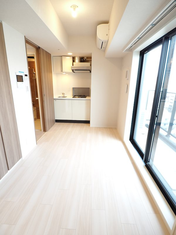 ONE ROOF RESIDENCE ASAKUSABASHIの居間・リビング