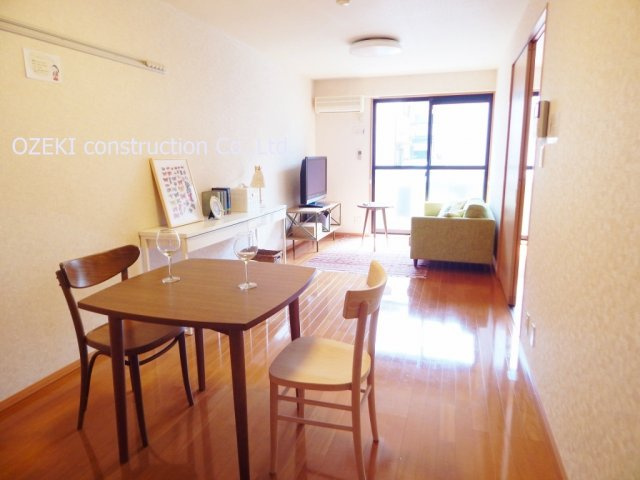 ロイヤルハーモニーの居間・リビング|※間取り反転※写真は以前のモデルルームとなります。