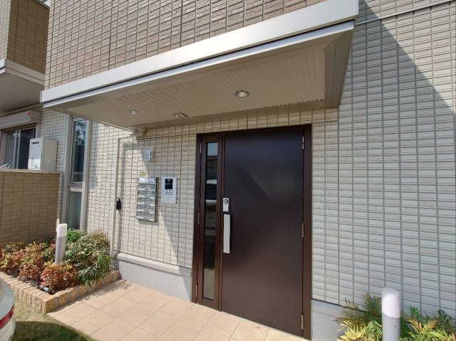 エーデル自由丘Ⅱのエントランス