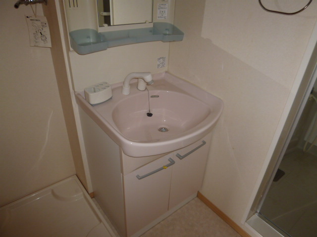 フォーチューン真壁Bの独立洗面台|洗髪洗面化粧台