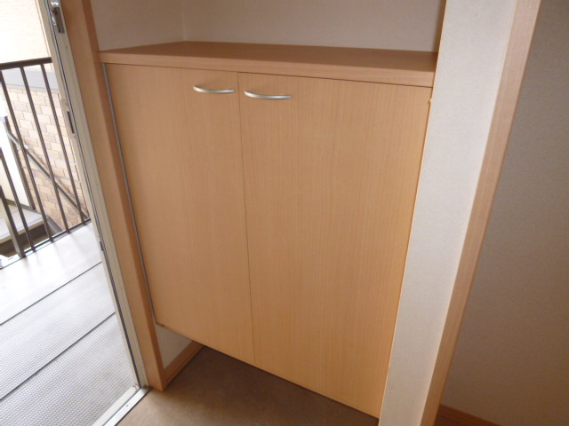 フォーチューン真壁Bの玄関|シューズボックス