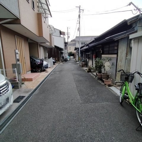 鶴見区放出東3丁目　建築条件無し土地の前面道路含む現地写真|前道　西側　公道に幅員3.3ｍ　接面4.8ｍ　一指定なし
全面道路：法附則5項道路　