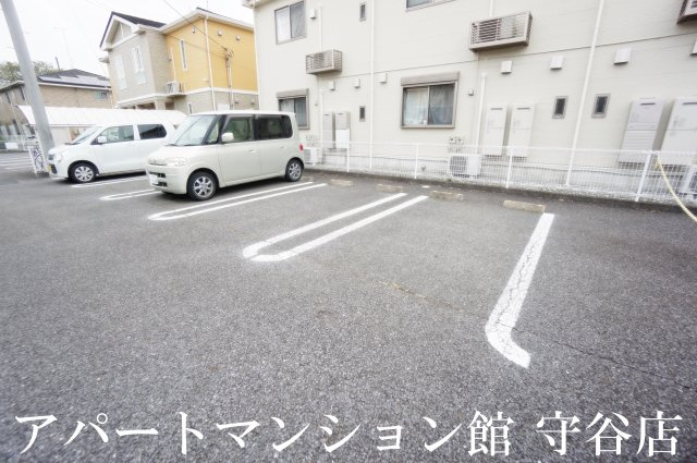 ノーヴァトワーレGの駐車場